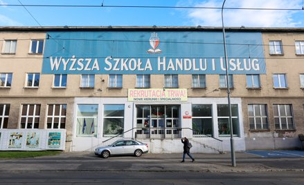 Wyższa Szkoła Handlu i Usług w Poznaniu jest popularna w środowisku związanym z obozem władzy