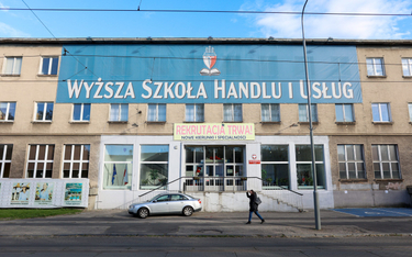 Wyższa Szkoła Handlu i Usług w Poznaniu jest popularna w środowisku związanym z obozem władzy