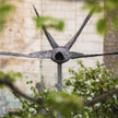Wawel w renesansowych Ogrodach Królewskich prezentuje rzeźby Magdaleny Abakanowicz