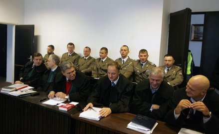 Proces w sprawie ostrzału Nangar Khel - oskarżeni i ich obrońcy.