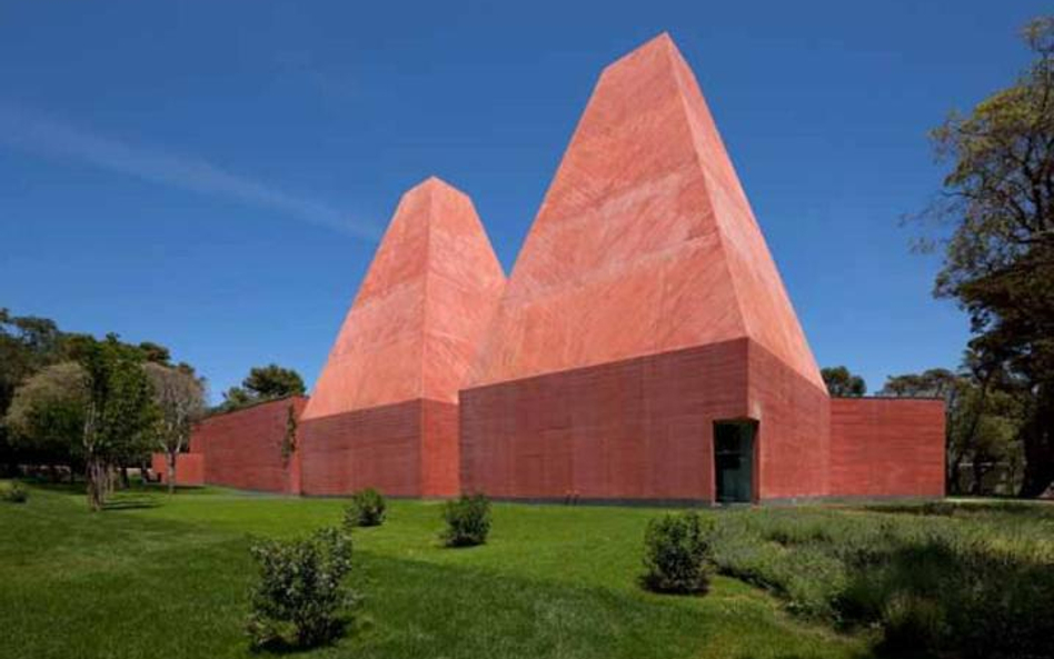 Muzeum Pauli Rego w Cascais w Portugalii (2009); autor - architekt Eduardo Souto de Moura; fot. Loui