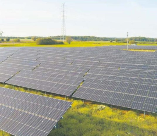 Elektrownie fotowoltaiczne i wiatrowe będą szybko rosnącą częścią rynku budowlanego.