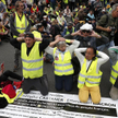 Protest ruchu „żółtych kamizelek” w Paryżu