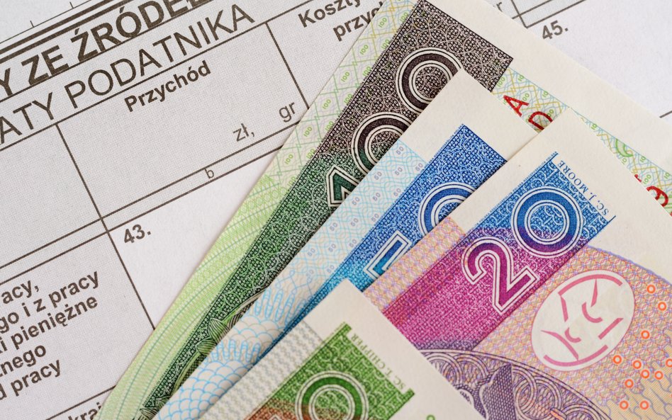 Niektórzy podatnicy muszą samodzielnie uzupełnić i zatwierdzić swoje zeznanie