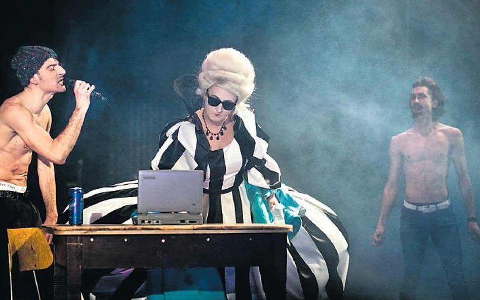 "Tęczowa trybuna 2012" Pawła Demirskiego w reżyserii Moniki Strzępki, znakomity spektakl o pogardzie