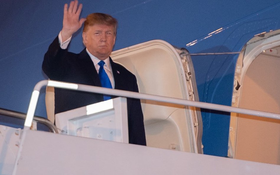 Trump wylądował w Wietnamie. Jutro spotkanie z Kimem
