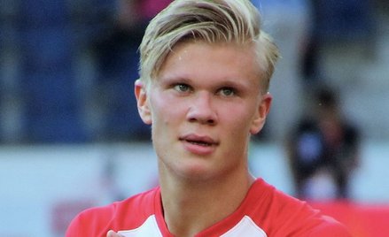 Popularny piłkarz wyproszony z pubu. Fani łamali obostrzenia