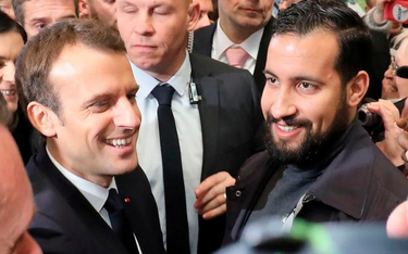 Prezydent Emmanuel Macron i jego zaufany ochroniarz Alexandre Benalla, luty 2018 r.