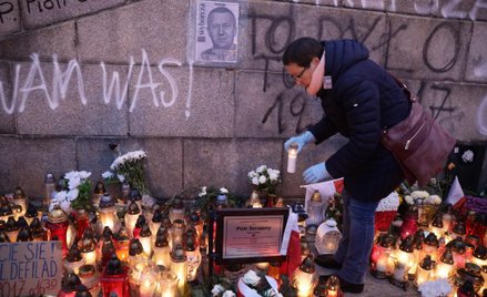 Marsz Milczenia w Warszawie. Upamiętnili Piotra Szczęsnego