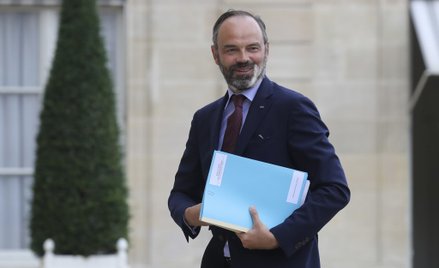 Premier Francji podał się do dymisji