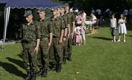 Jak należy opodatkować dodatki dla wojskowych