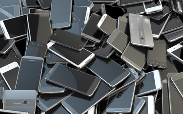 W 2022 roku zmarnuje się 5,3 mld telefonów komórkowych