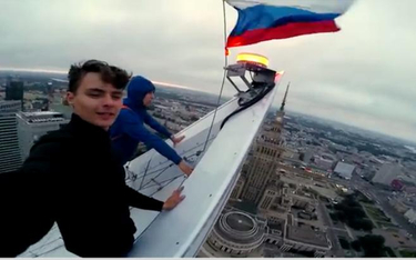 Młodzi Rosjanie weszli na szczyt Złotej 44 w ubiegłym roku. Teraz pochwalili się nagraniem z eskapad
