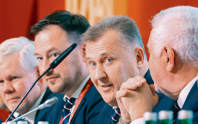 Prezes Polskiego Związku Piłki Nożnej (PZPN) Cezary Kulesza podejmuje złe decyzje, ale nie tylko on 