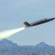 Start prototypowego bezzałogowca Kratos XQ-58 Valkyrie podczas prób w Arizonie w 2020 r.