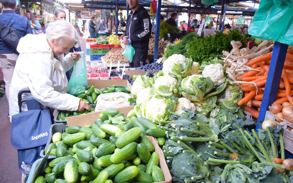 Wysoka inflacja zmienia zwyczaje Polaków. Przystępna cena jest coraz ważniejsza przy codziennych zak