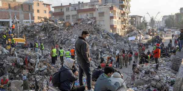 Turcja: Żywa kobieta wydobyta spod gruzów po 170 godzinach od trzęsienia ziemi