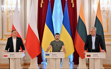 Prezydenci Andrzej Duda, Wołodymyr Zełenski i Gitanas Nauseda na wspólnej konferencji prasowej w Kij