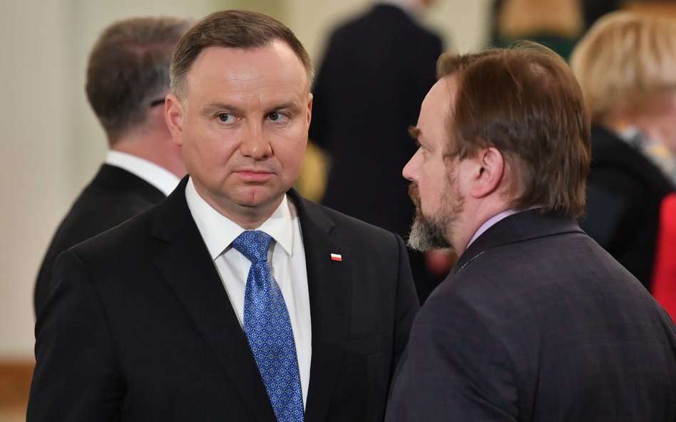 Prezydent RP Andrzej Duda (L) oraz szef Gabinetu Prezydenta RP Paweł Szrot (P)