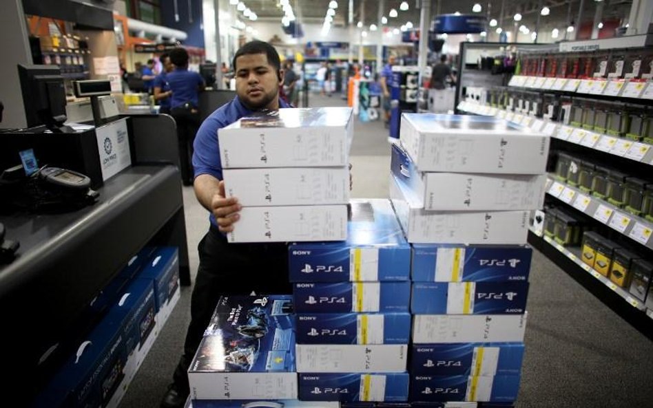 Duże amerykańskie sklepy z elektroniką, takie jak BestBuy, mają jeszcze zapasy nowej konsoli Sony / 