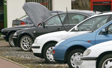 Klienci komisów często korzystają z ofert finansowania dostępnych w punktach sprzedaży aut