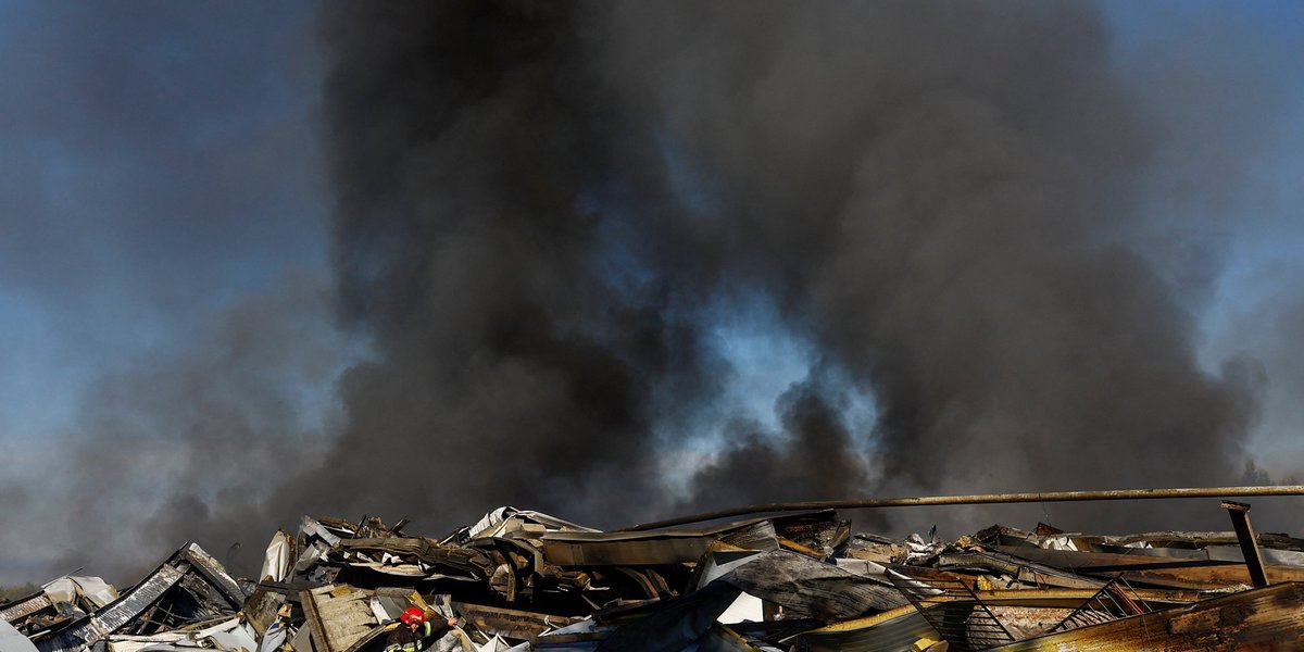 Zełenski: Rosja zrzuciła prawie 4 tys. bomb i dronów w tydzień, co najmniej 6 zabitych