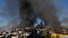Skutki ataku rosyjskiego drona w obwodzie kijowskim na Ukrainie