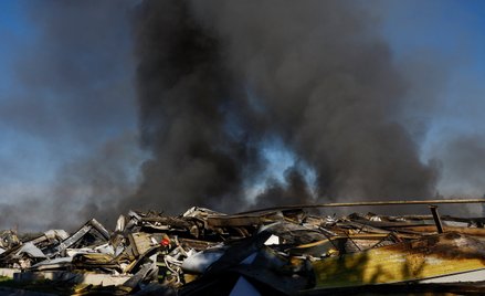 Skutki ataku rosyjskiego drona w obwodzie kijowskim na Ukrainie