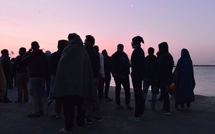 Imigranci oczekujący na deportację na greckiej wyspie Chois