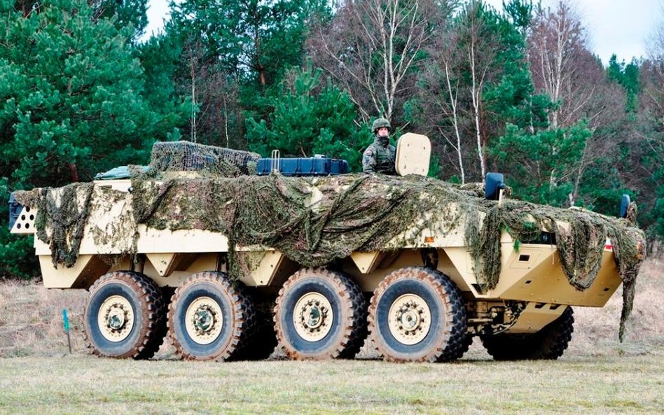 W ćwiczeniach biorą udział transportery Rosomak