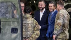 Szef MON Władysław Kosiniak-Kamysz  oraz sekretarz wojny USA Pete Hegseth podczas spotkania z ameryk
