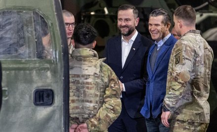 Szef MON Władysław Kosiniak-Kamysz  oraz sekretarz wojny USA Pete Hegseth podczas spotkania z ameryk
