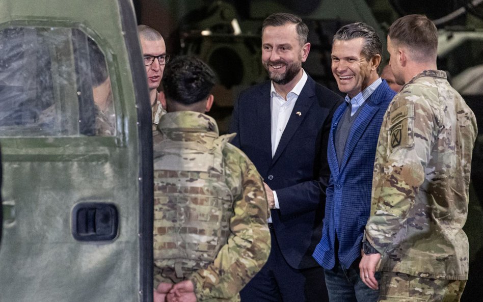 Szef MON Władysław Kosiniak-Kamysz  oraz sekretarz wojny USA Pete Hegseth podczas spotkania z ameryk