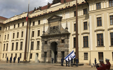 Flaga Izraela nad rządowymi gmachami Austrii, Czech i Słowenii