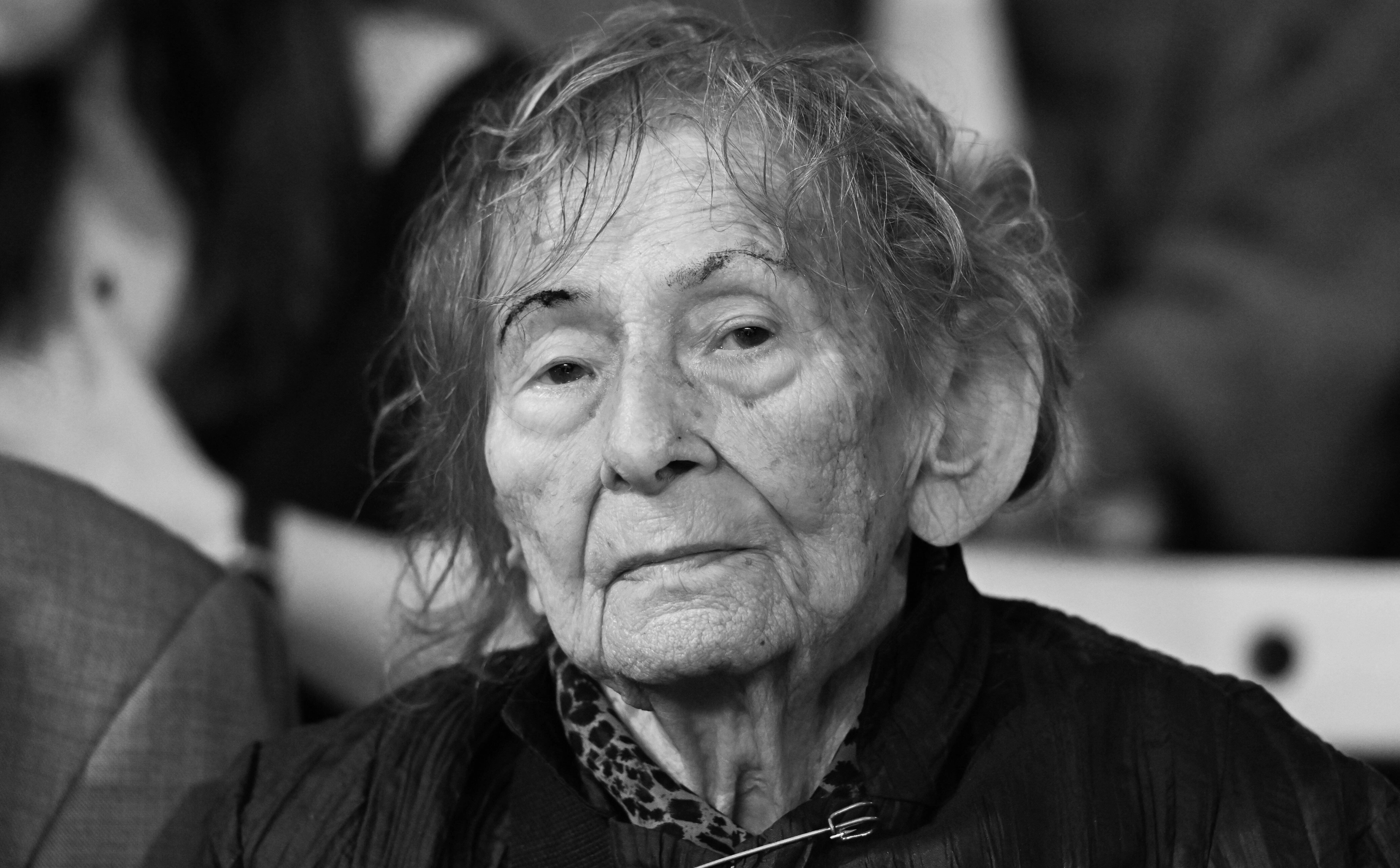 Wybitna poetka Urszula Kozioł nie żyje. Napisała: „przemija życie jak noc: w okamgnieniu.”