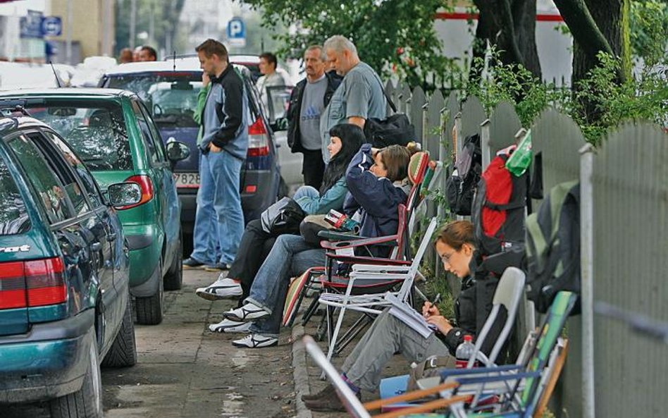 Kapitał ludzki w kolejce pod urzędem?