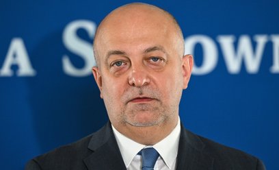 Nowy członek Krajowej Rady Sądownictwa sędzia dr Łukasz Piebiak podczas konferencji prasowej w siedz