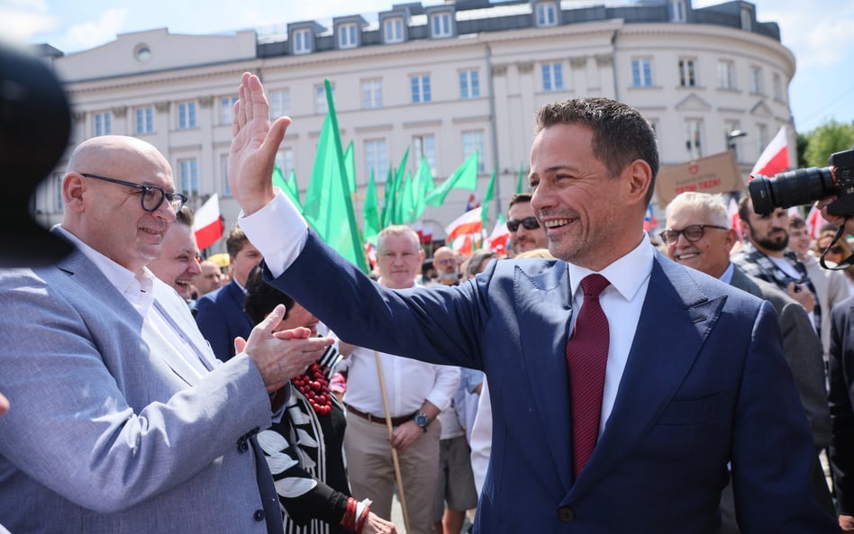 Rafał Trzaskowski i wicemarszałek Sejmu Piotr Zgorzelski na starcie Wielkiego Marszu Patriotów w War