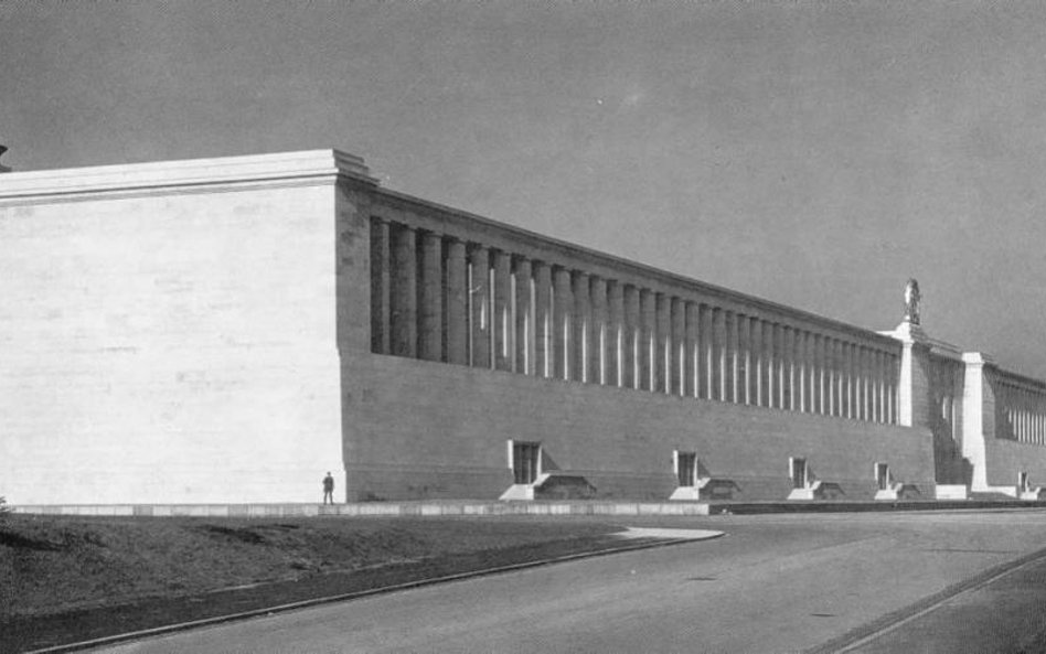 Trybuna główna na Zeppelinfeld w Norymberdze. Albert Speer