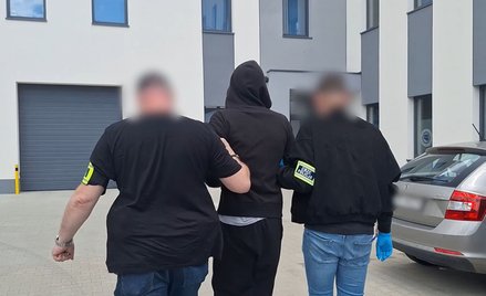 Ws. fałszywych alarmów w Warszawie zatrzymano trzy osoby, ale tylko jedna ma zarzuty związane z tą s
