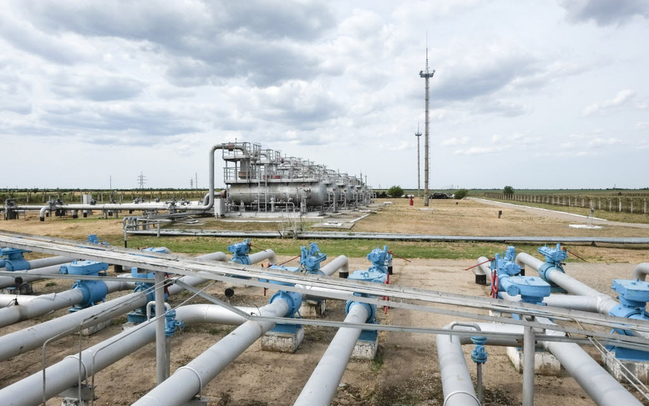 Polskie kluby zakleiły logo Nord Stream 2 na koszulkach