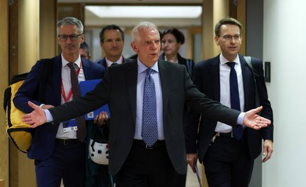Wysoki przedstawiciel UE do spraw zagranicznych i polityki bezpieczeństwa Josep Borrell (Ś)