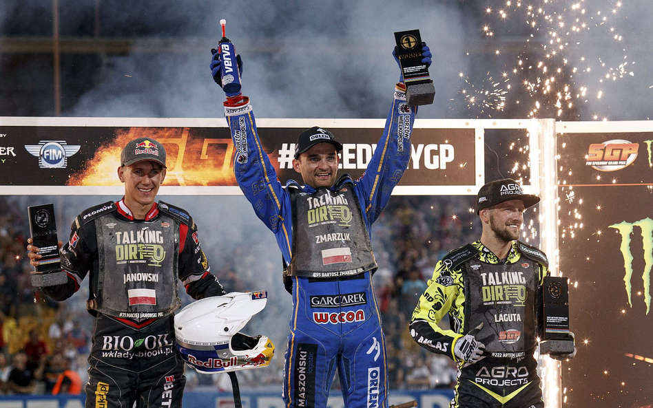 Podium turnieju we Wrocławiu: od lewej drugi w zawodach Maciej Janowski, zwycięzca Bartosz Zmarzlik 
