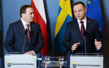 Prezydent Andrzej Duda (P) i premier Szwecji Stefan Loefven (L) podczas spotkania w siedzibie szwedz