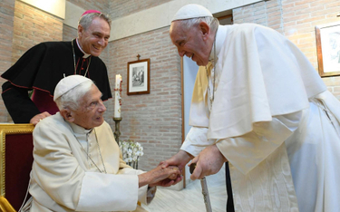 Papież Benedykt XVI i papież Franciszek