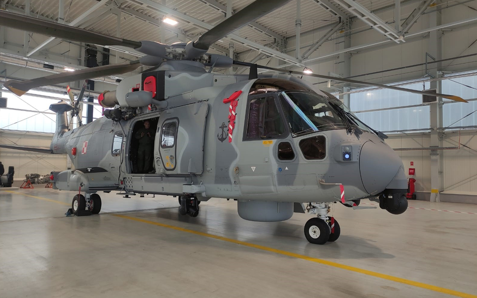 Morskie i ratownicze AW101 wdrażane do służby