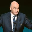 W co gra Gianni Infantino