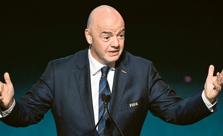 W co gra Gianni Infantino