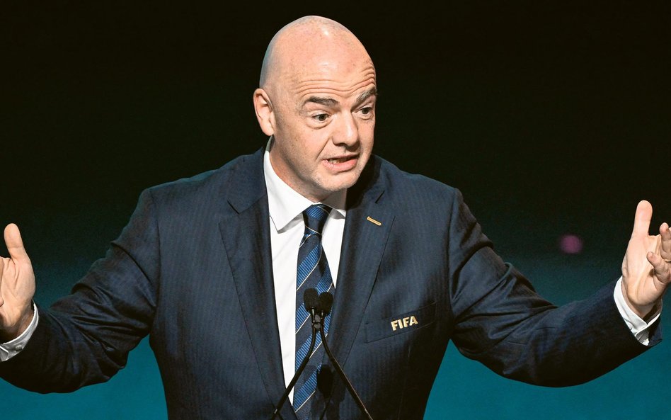 W co gra Gianni Infantino