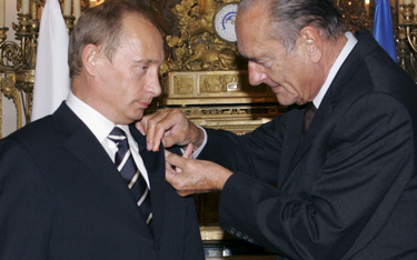 Moment wręczenia Putinowi Legii Honorowej, wrzesień 2006
